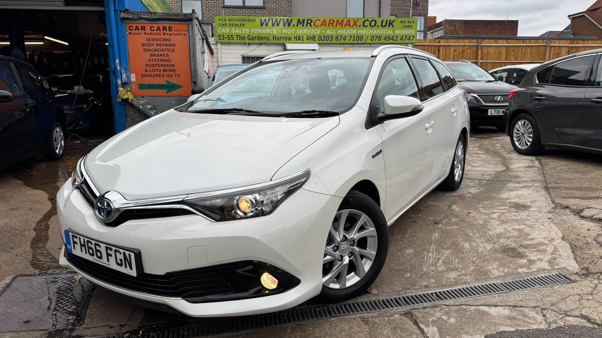 Check out this Toyota Auris 2016 Hybrid Electric Automatic