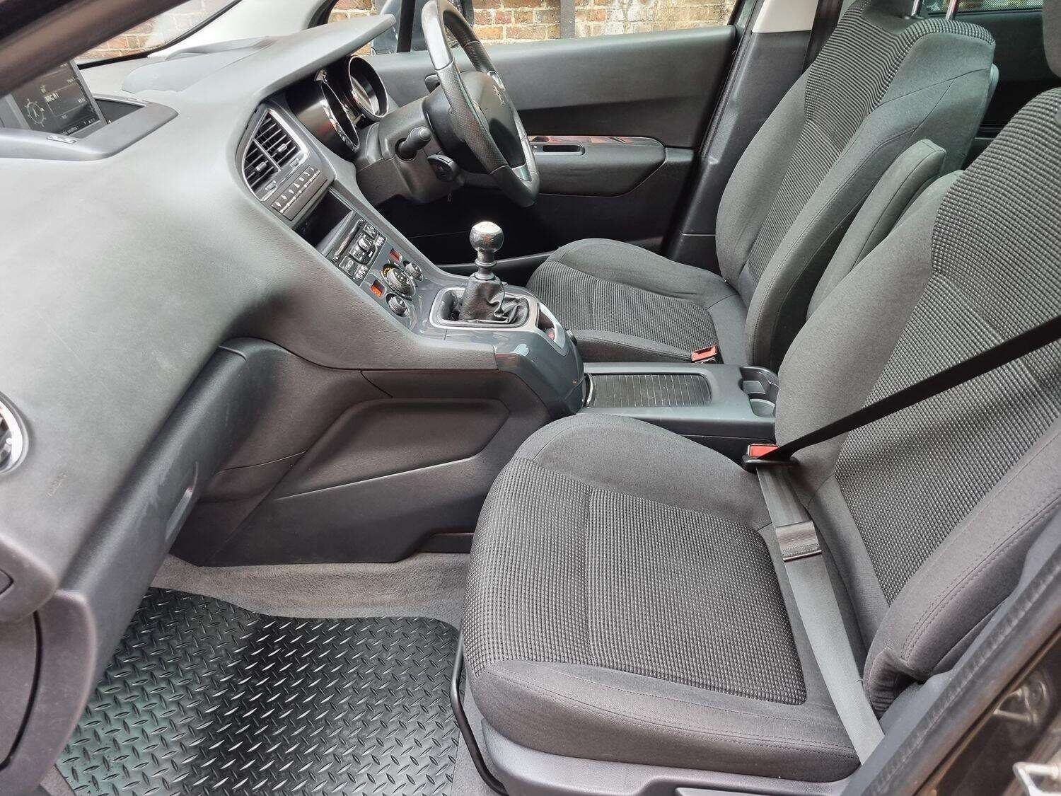 2016 PEUGEOT 5008 2016 PEUGEOT 5008