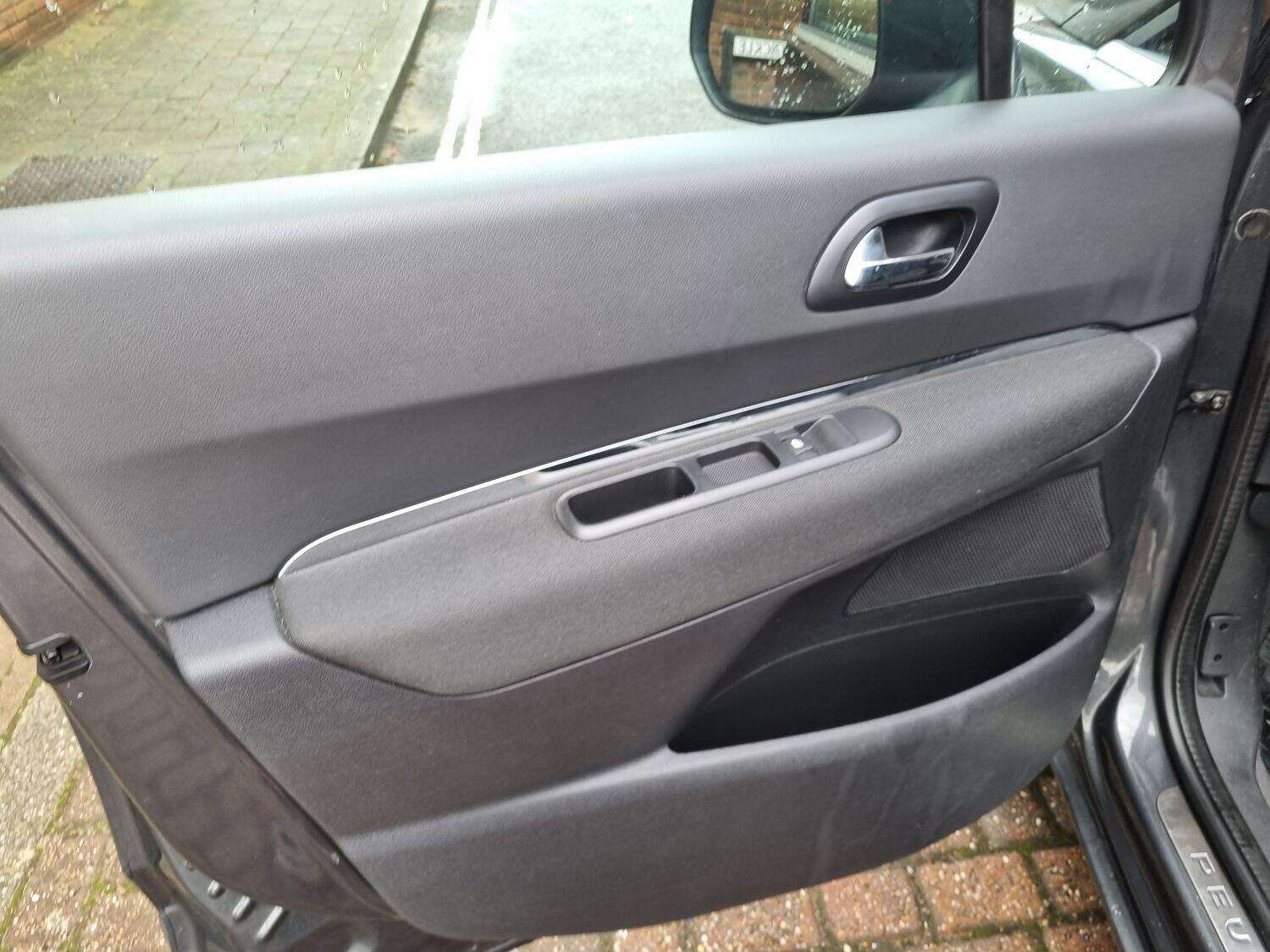 2016 PEUGEOT 5008 2016 PEUGEOT 5008