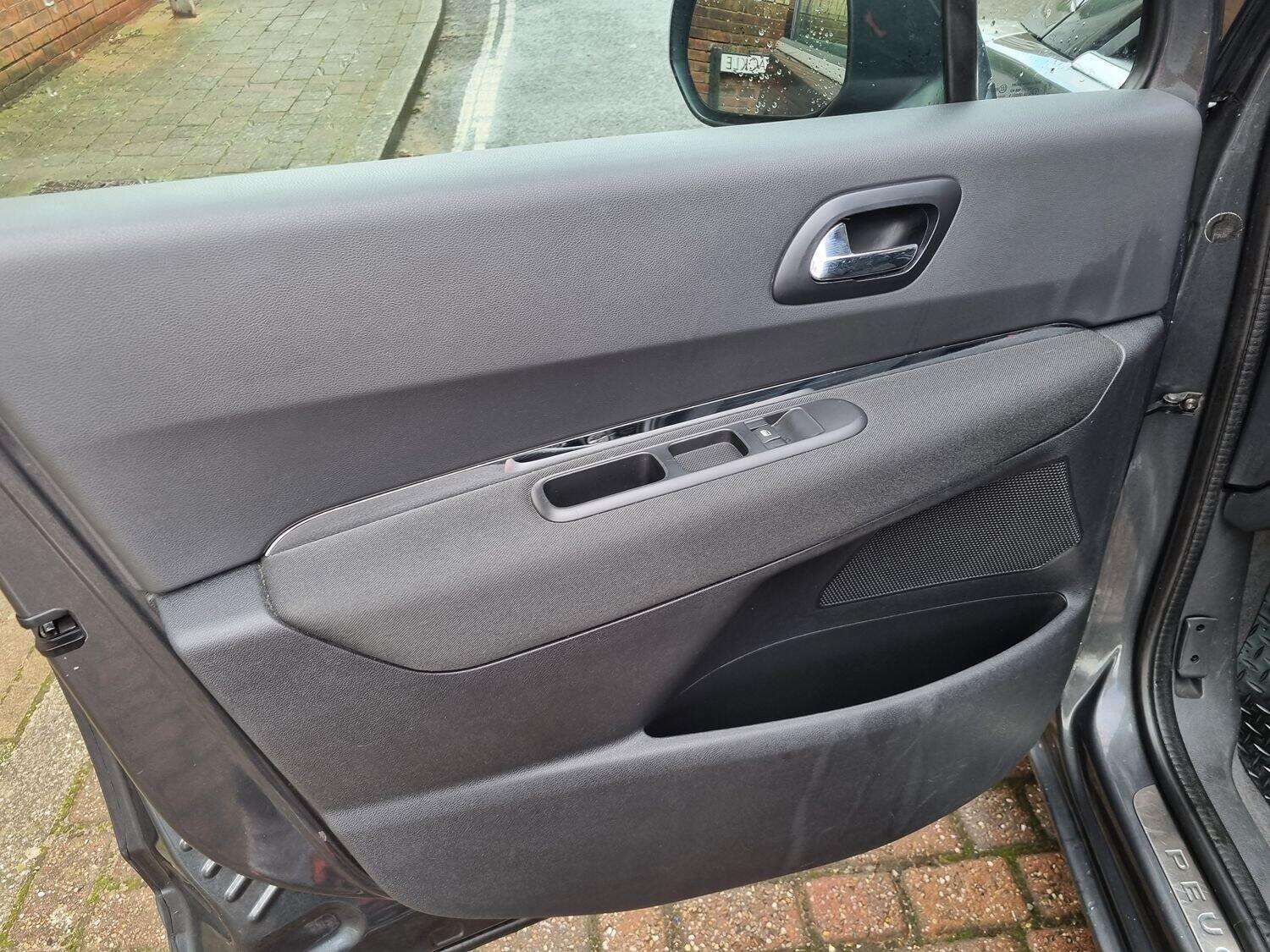 2016 PEUGEOT 5008 2016 PEUGEOT 5008