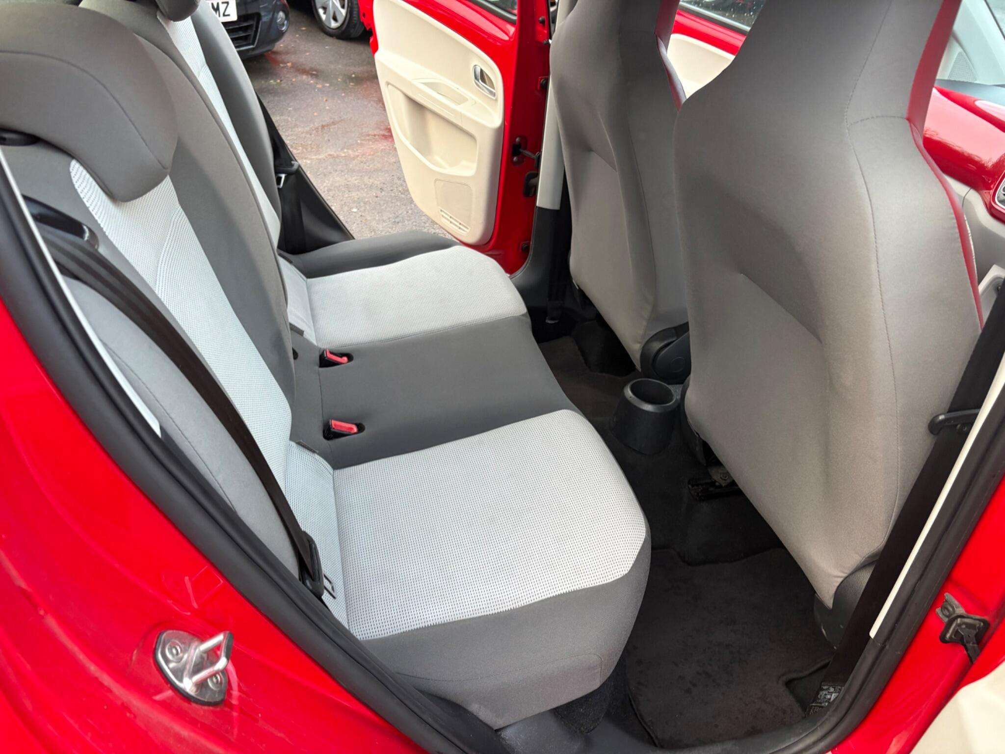 2015 VOLKSWAGEN UP! 2015 VOLKSWAGEN UP!