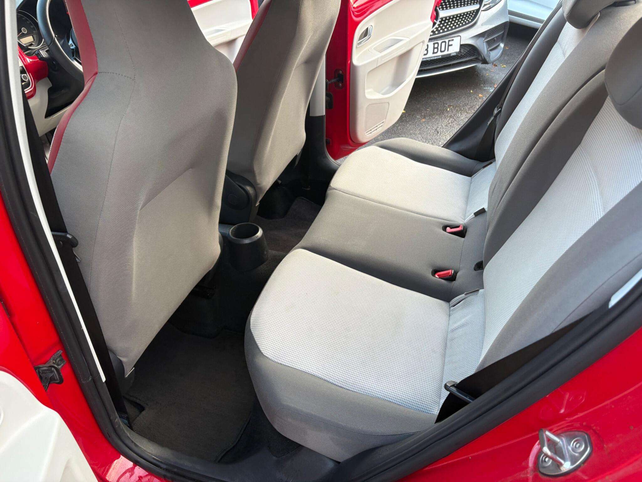 2015 VOLKSWAGEN UP! 2015 VOLKSWAGEN UP!