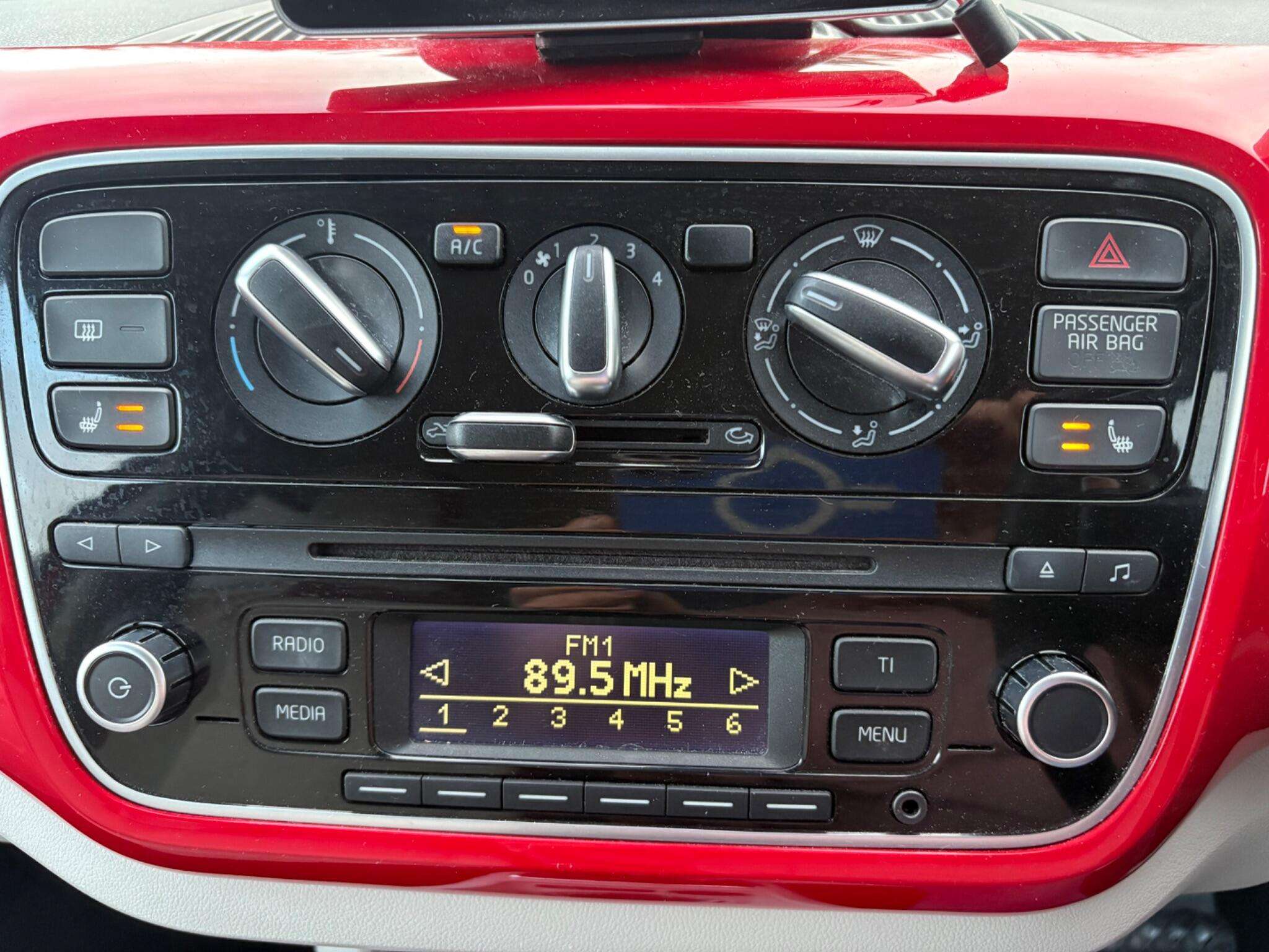 2015 VOLKSWAGEN UP! 2015 VOLKSWAGEN UP!