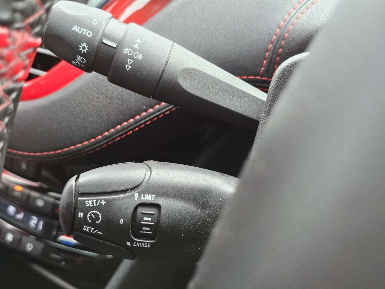 2014 PEUGEOT 208 2014 PEUGEOT 208