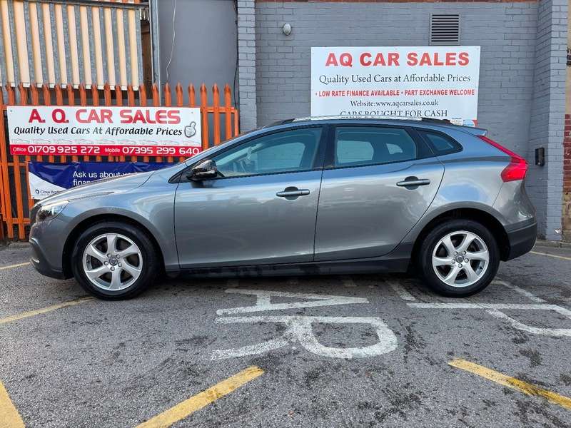 2015 VOLVO V40 2015 VOLVO V40