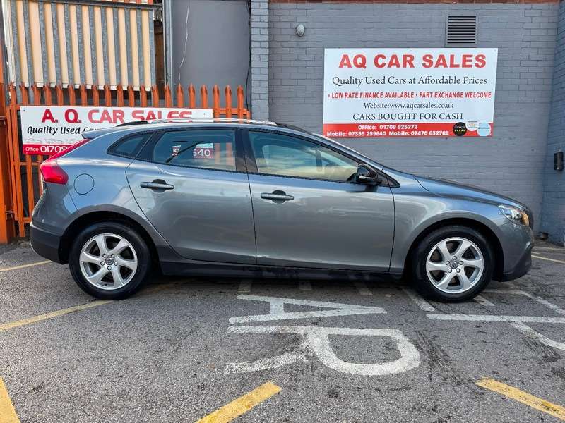 2015 VOLVO V40 2015 VOLVO V40