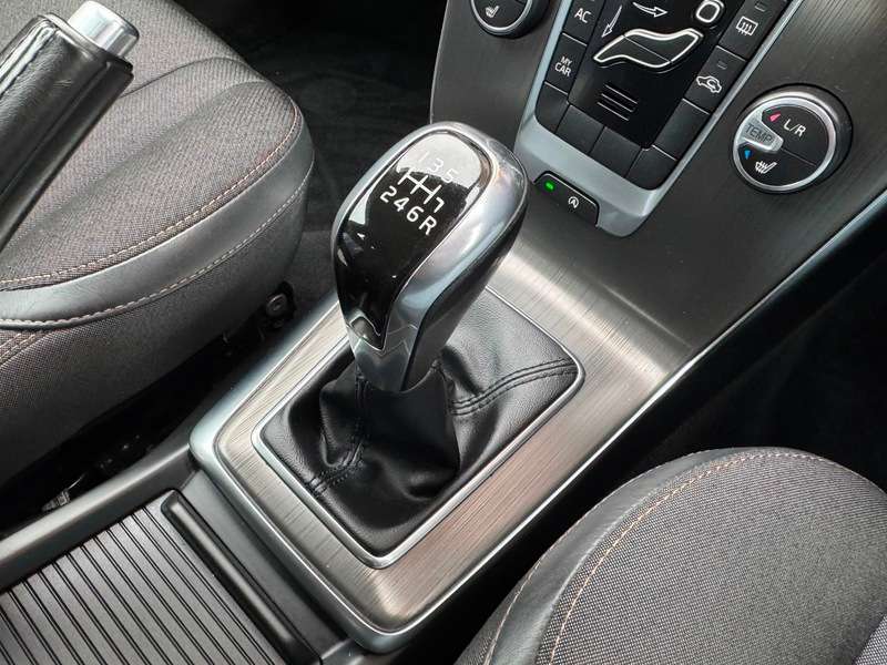 2015 VOLVO V40 2015 VOLVO V40