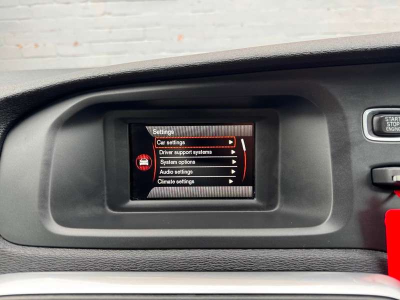 2015 VOLVO V40 2015 VOLVO V40