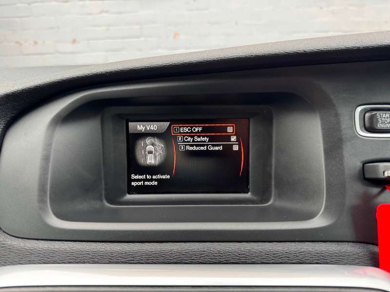 2015 VOLVO V40 2015 VOLVO V40