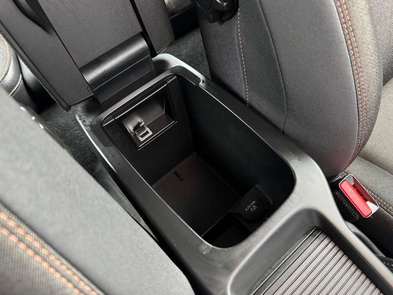 2015 VOLVO V40 2015 VOLVO V40