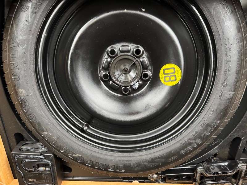 2015 VOLVO V40 2015 VOLVO V40