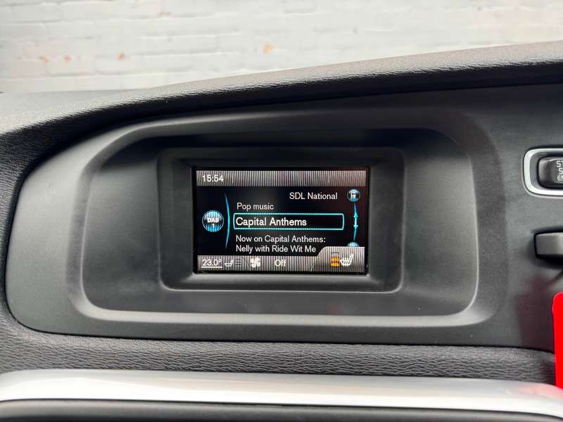 2015 VOLVO V40 2015 VOLVO V40