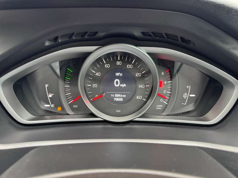 2015 VOLVO V40 2015 VOLVO V40