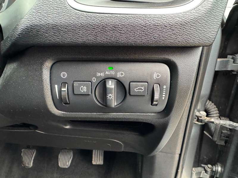 2015 VOLVO V40 2015 VOLVO V40