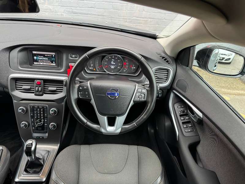 2015 VOLVO V40 2015 VOLVO V40