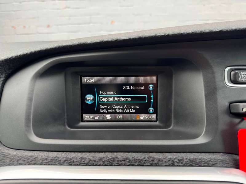 2015 VOLVO V40 2015 VOLVO V40