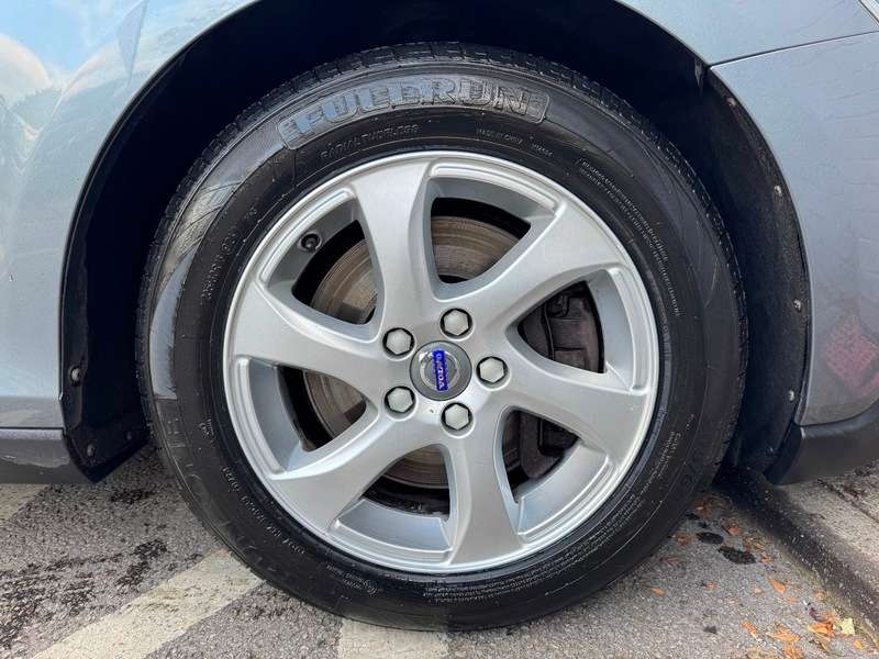 2015 VOLVO V40 2015 VOLVO V40