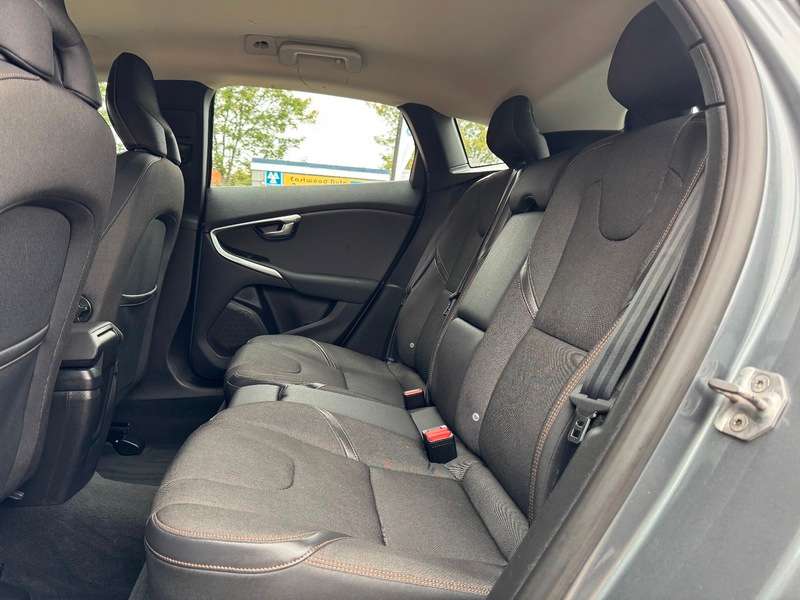 2015 VOLVO V40 2015 VOLVO V40