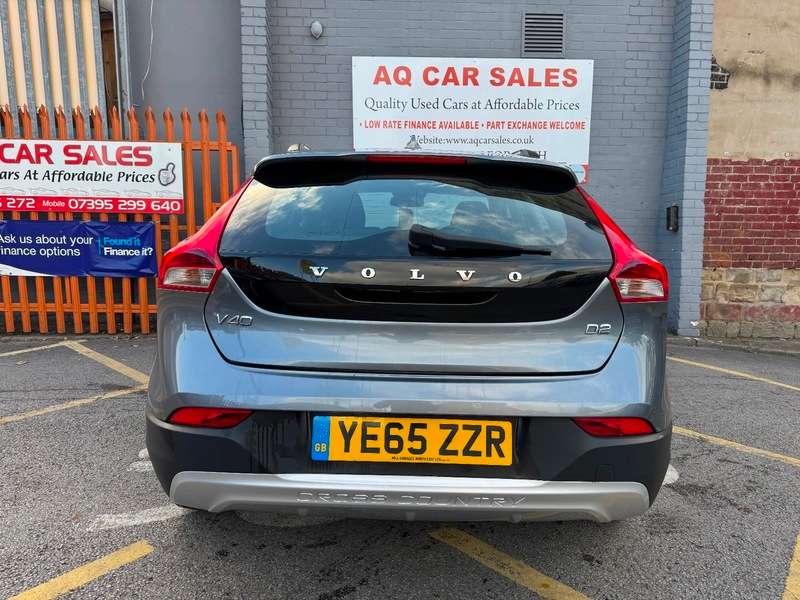 2015 VOLVO V40 2015 VOLVO V40