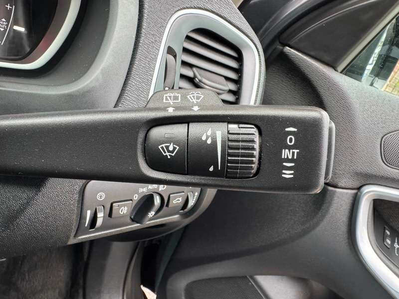 2015 VOLVO V40 2015 VOLVO V40