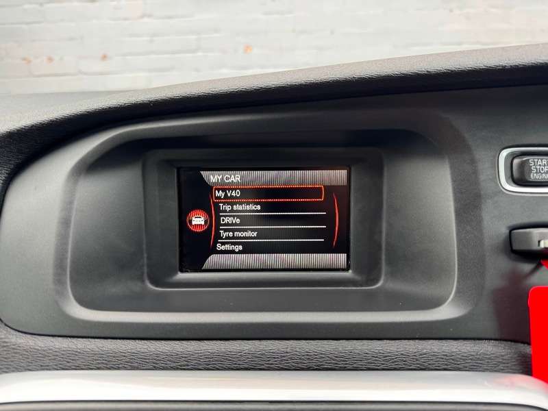 2015 VOLVO V40 2015 VOLVO V40