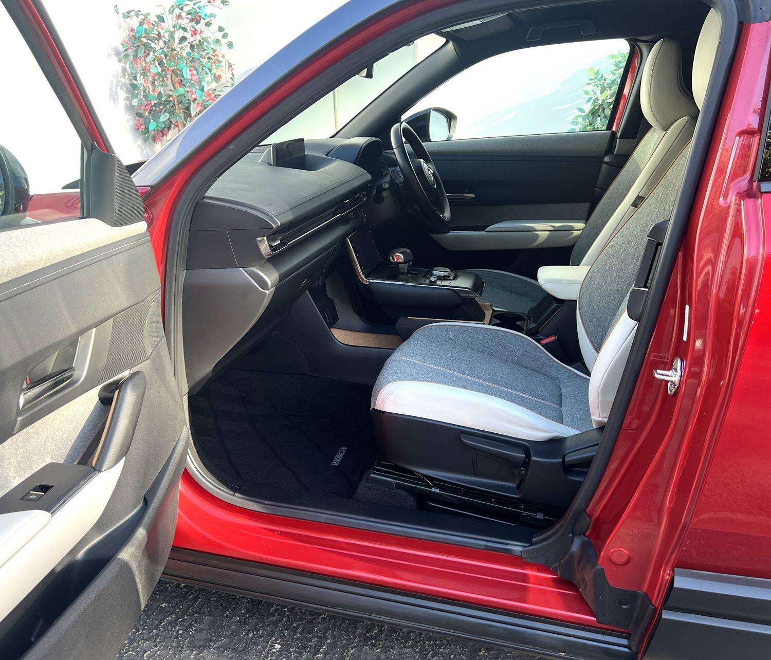 2022 MAZDA MX-30 2022 MAZDA MX-30