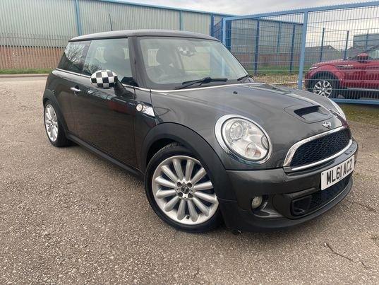 Check out this Mini Hatch 2011 Petrol Manual