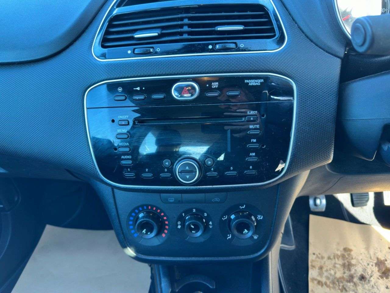 2014 FIAT PUNTO 2014 FIAT PUNTO