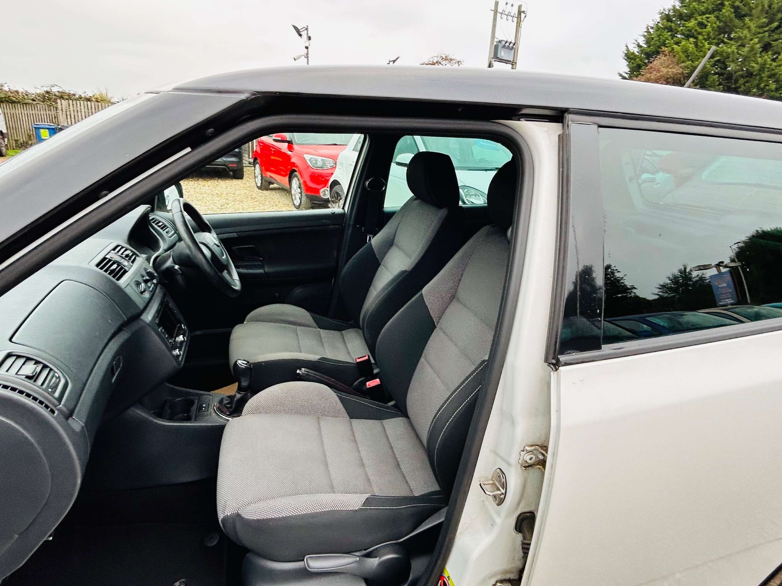 2011 SKODA FABIA 2011 SKODA FABIA