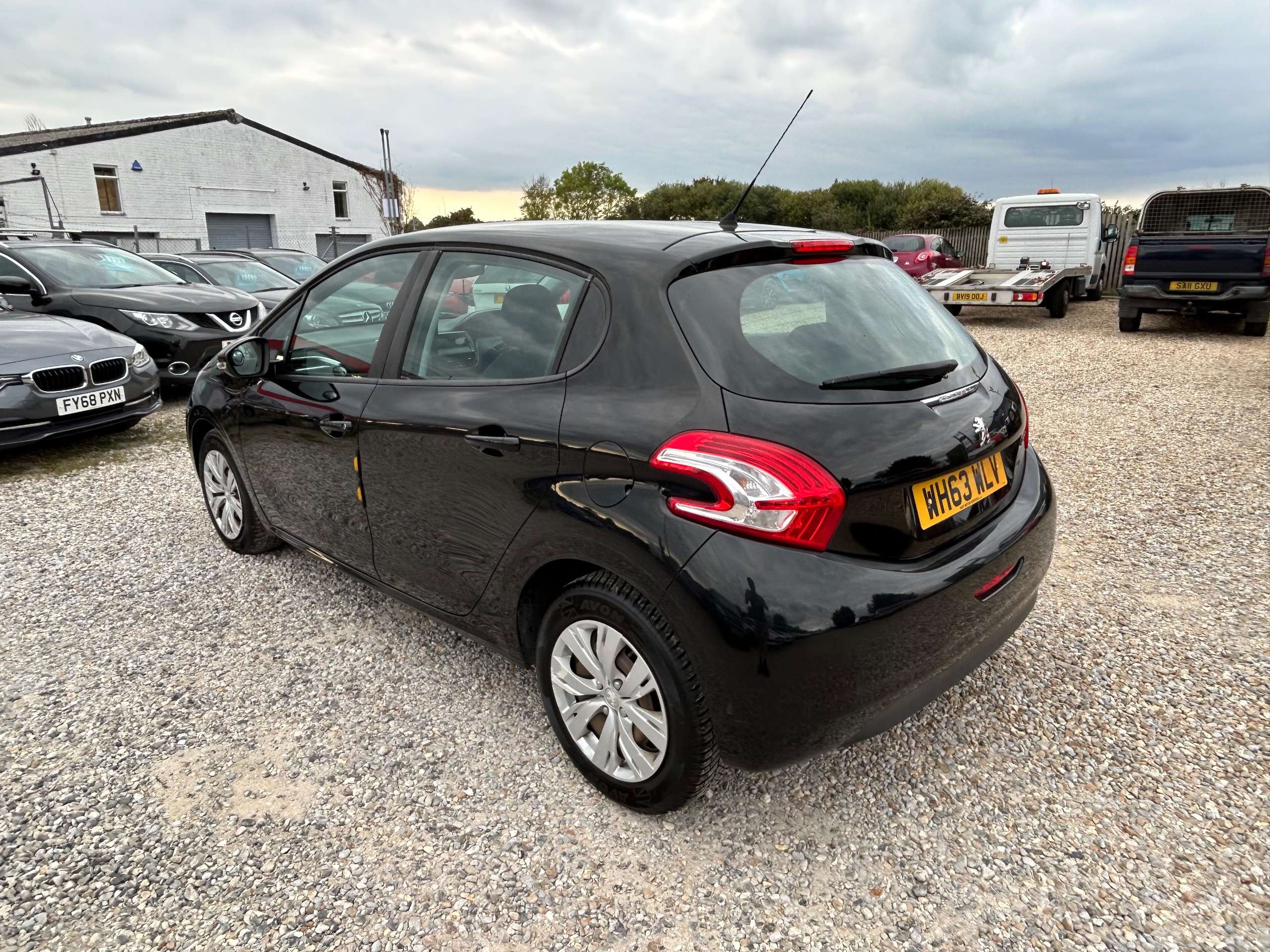 2014 PEUGEOT 208 2014 PEUGEOT 208