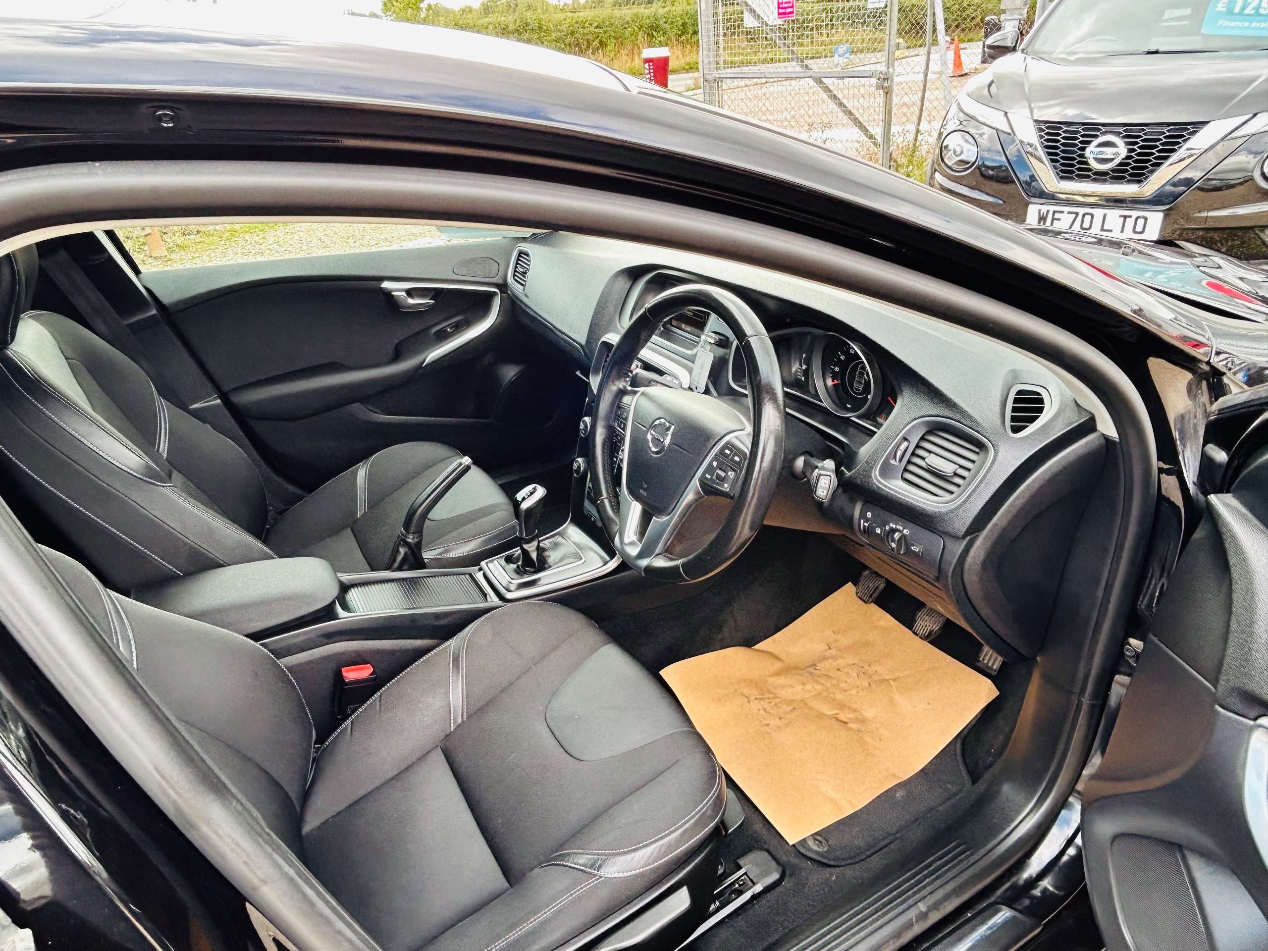 2018 VOLVO V40 2018 VOLVO V40