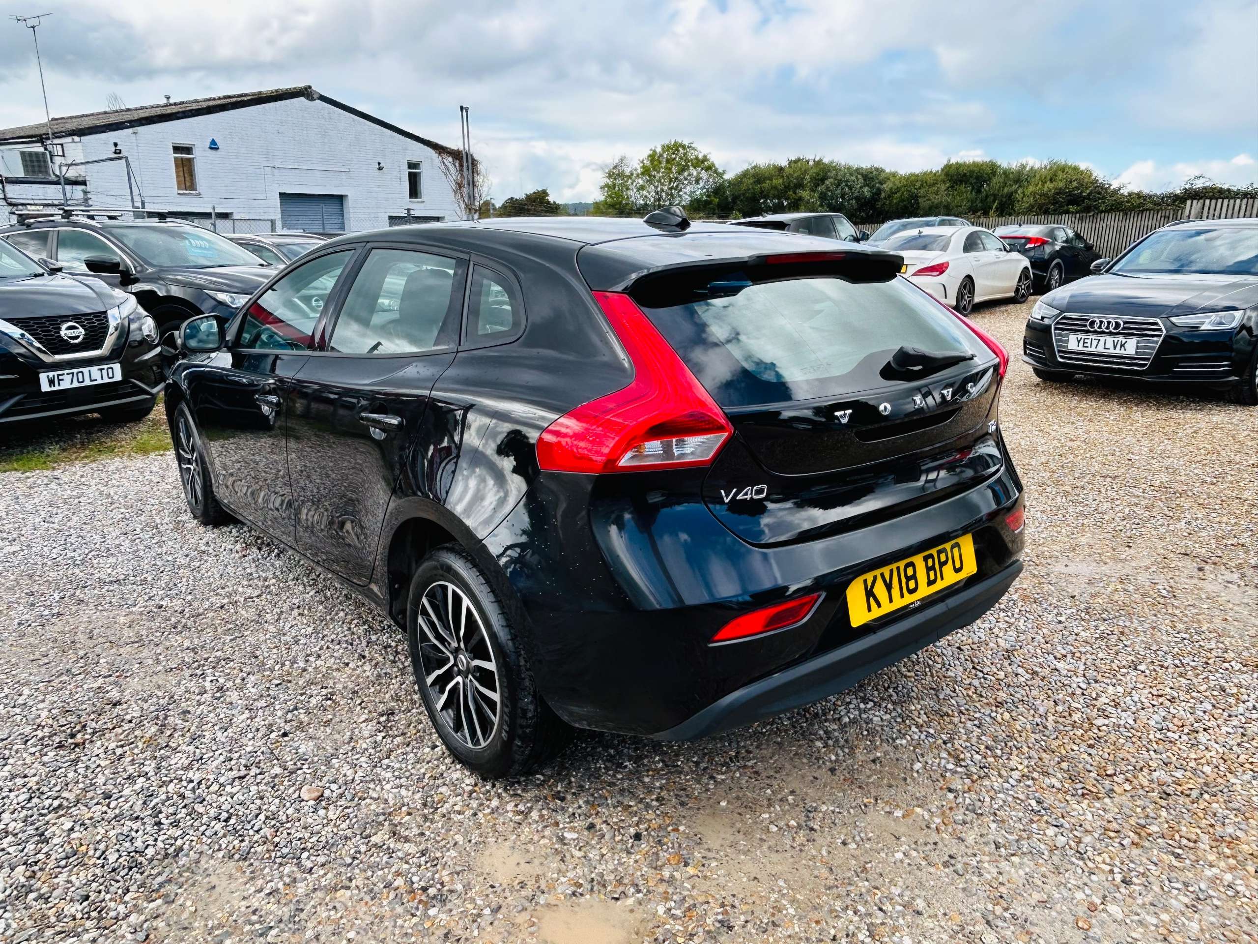 2018 VOLVO V40 2018 VOLVO V40