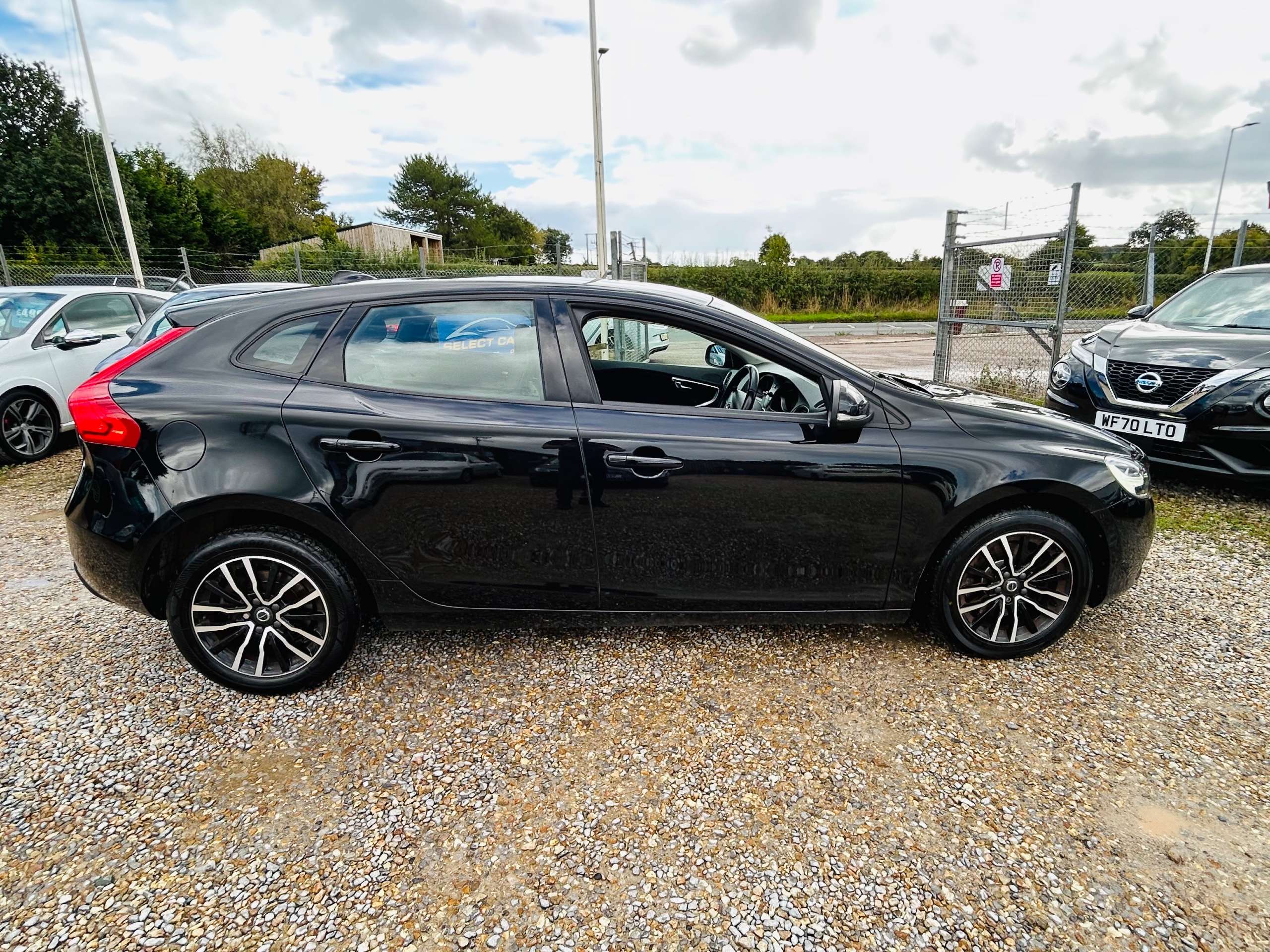 2018 VOLVO V40 2018 VOLVO V40