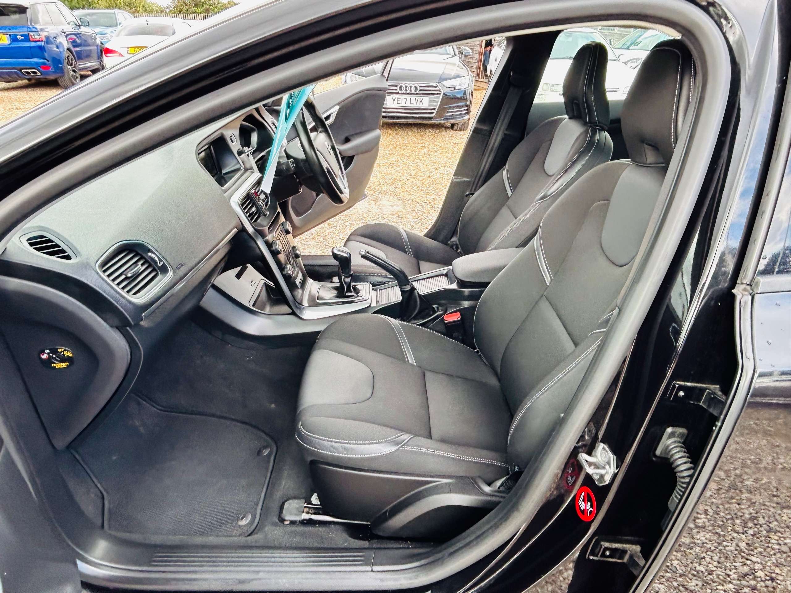 2018 VOLVO V40 2018 VOLVO V40