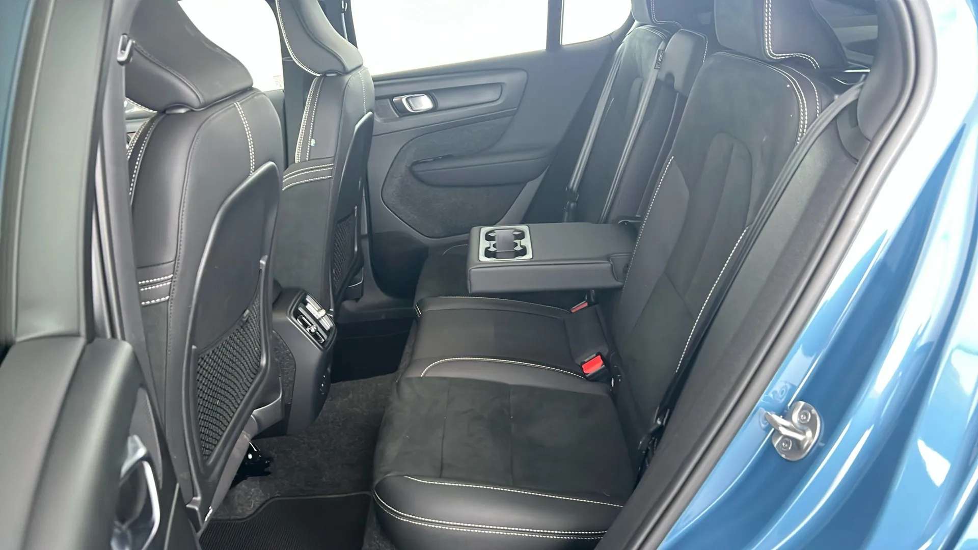 2022 VOLVO C40 2022 VOLVO C40