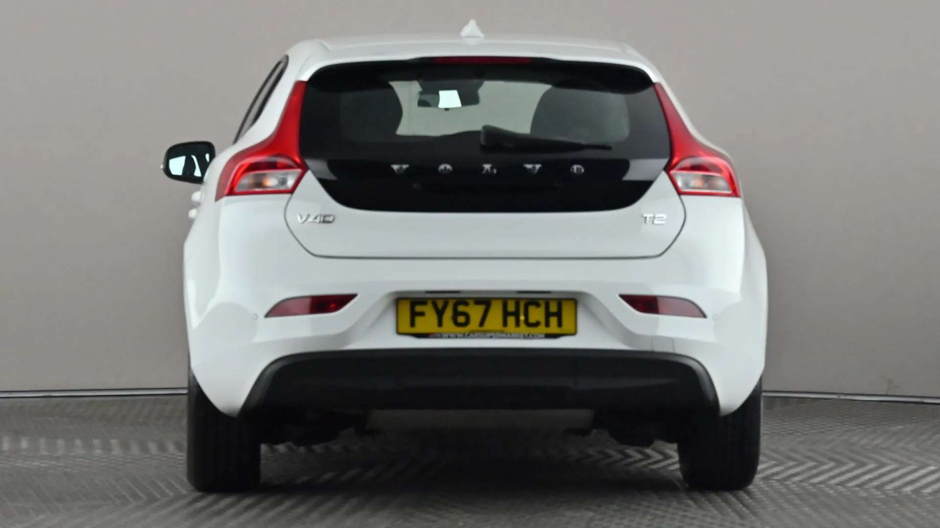 2017 VOLVO V40 2017 VOLVO V40