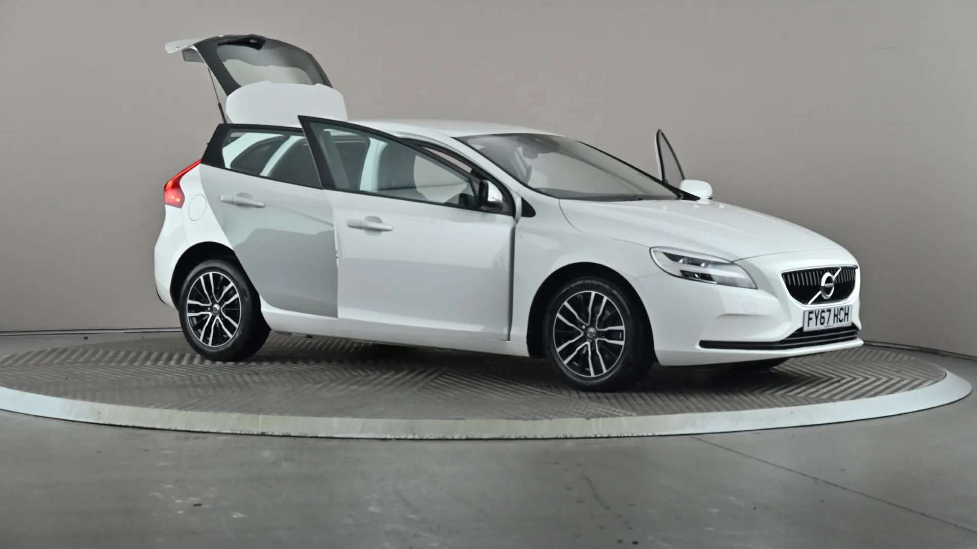 2017 VOLVO V40 2017 VOLVO V40