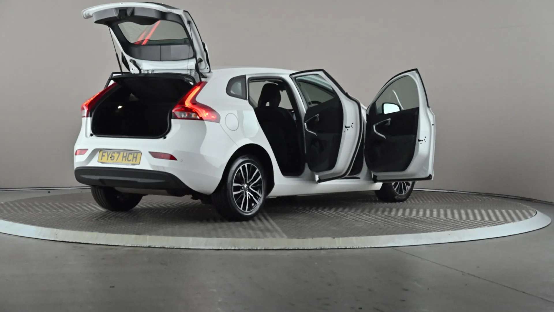 2017 VOLVO V40 2017 VOLVO V40