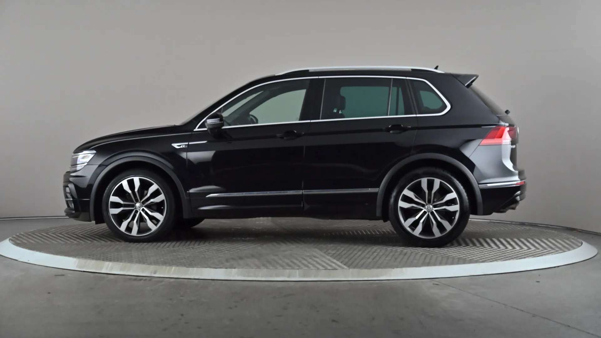 2018 VOLKSWAGEN TIGUAN 2018 VOLKSWAGEN TIGUAN