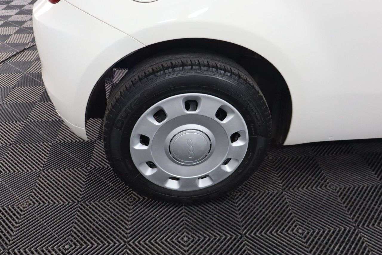 2017 FIAT 500 2017 FIAT 500