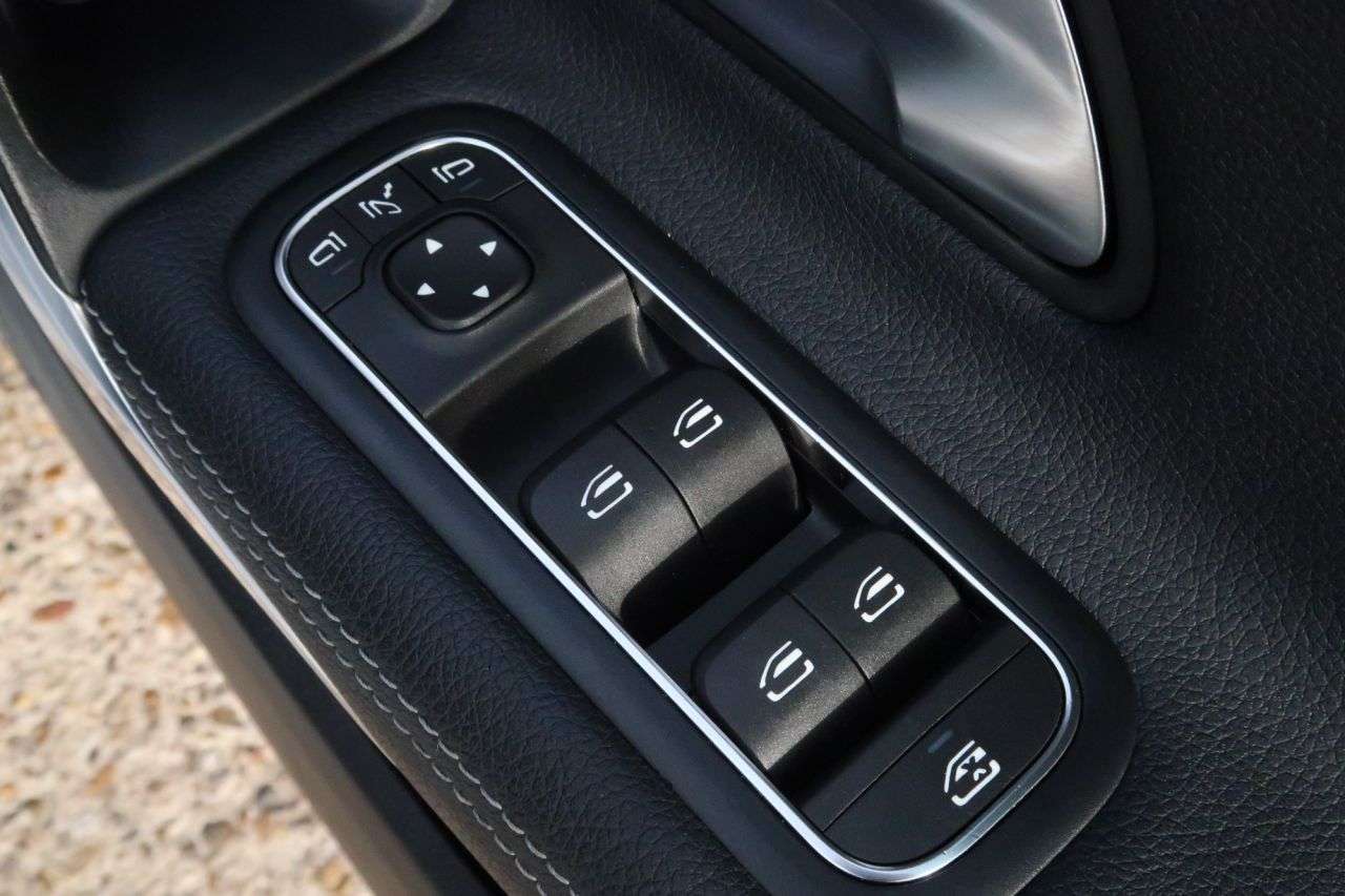 null MERCEDES-BENZ CLA null MERCEDES-BENZ CLA