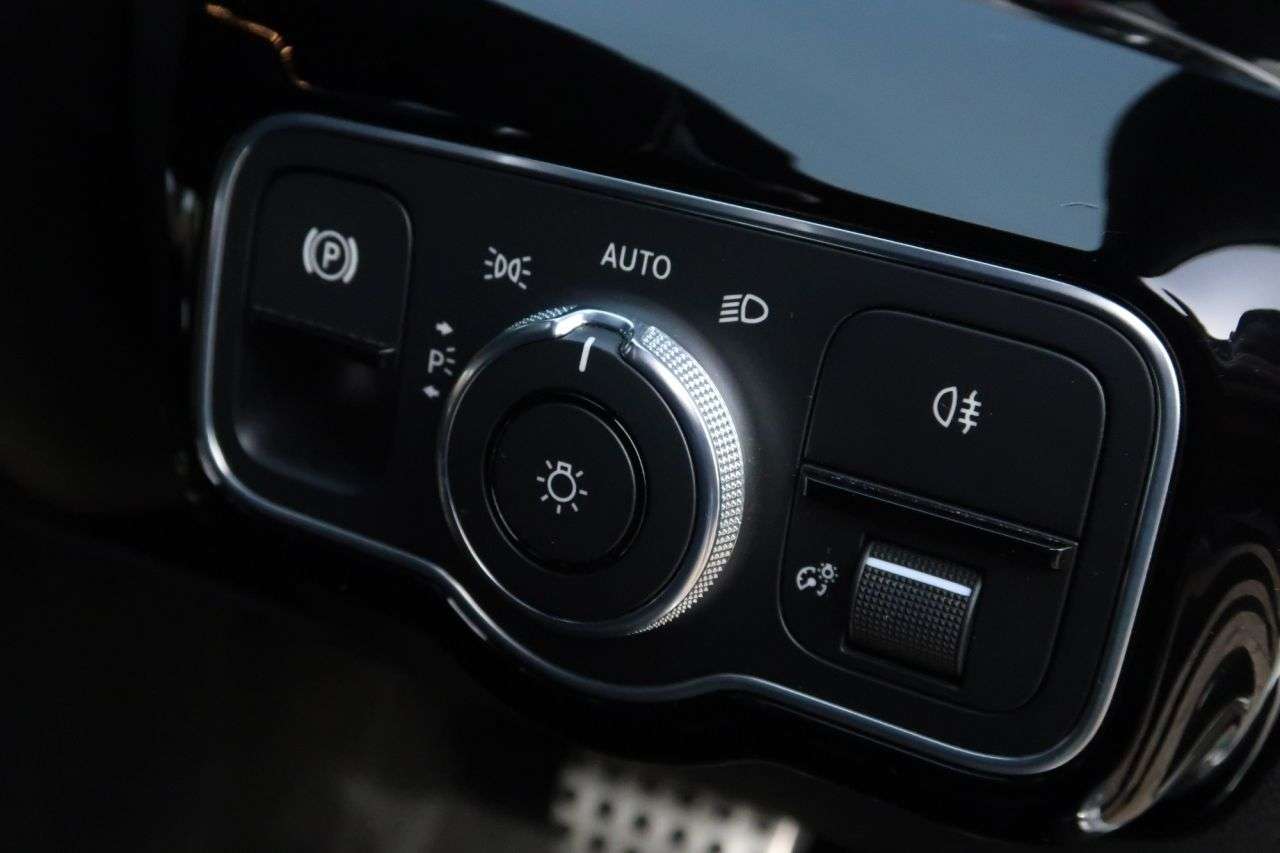 null MERCEDES-BENZ CLA null MERCEDES-BENZ CLA