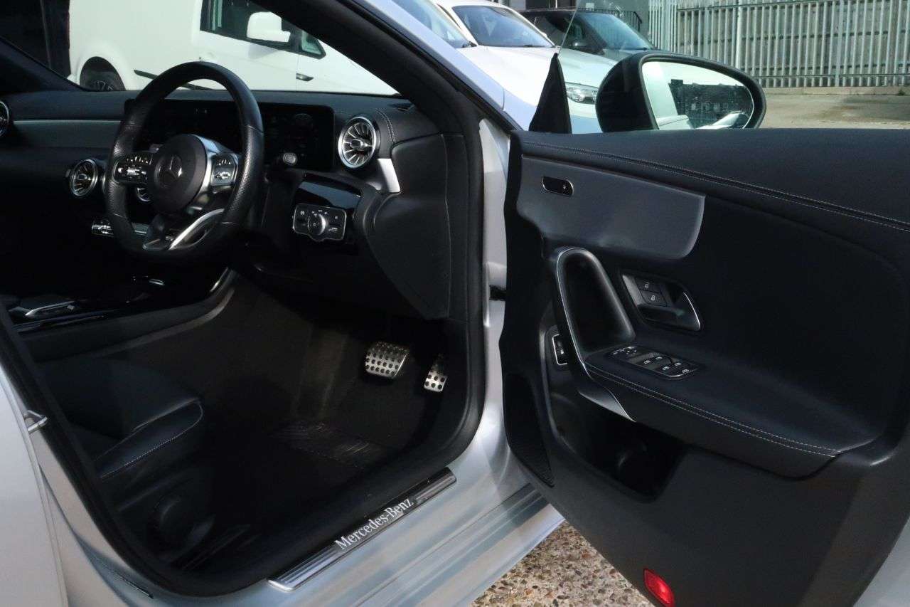 null MERCEDES-BENZ CLA null MERCEDES-BENZ CLA