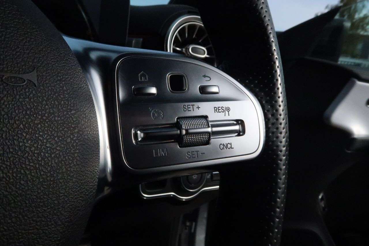 null MERCEDES-BENZ CLA null MERCEDES-BENZ CLA