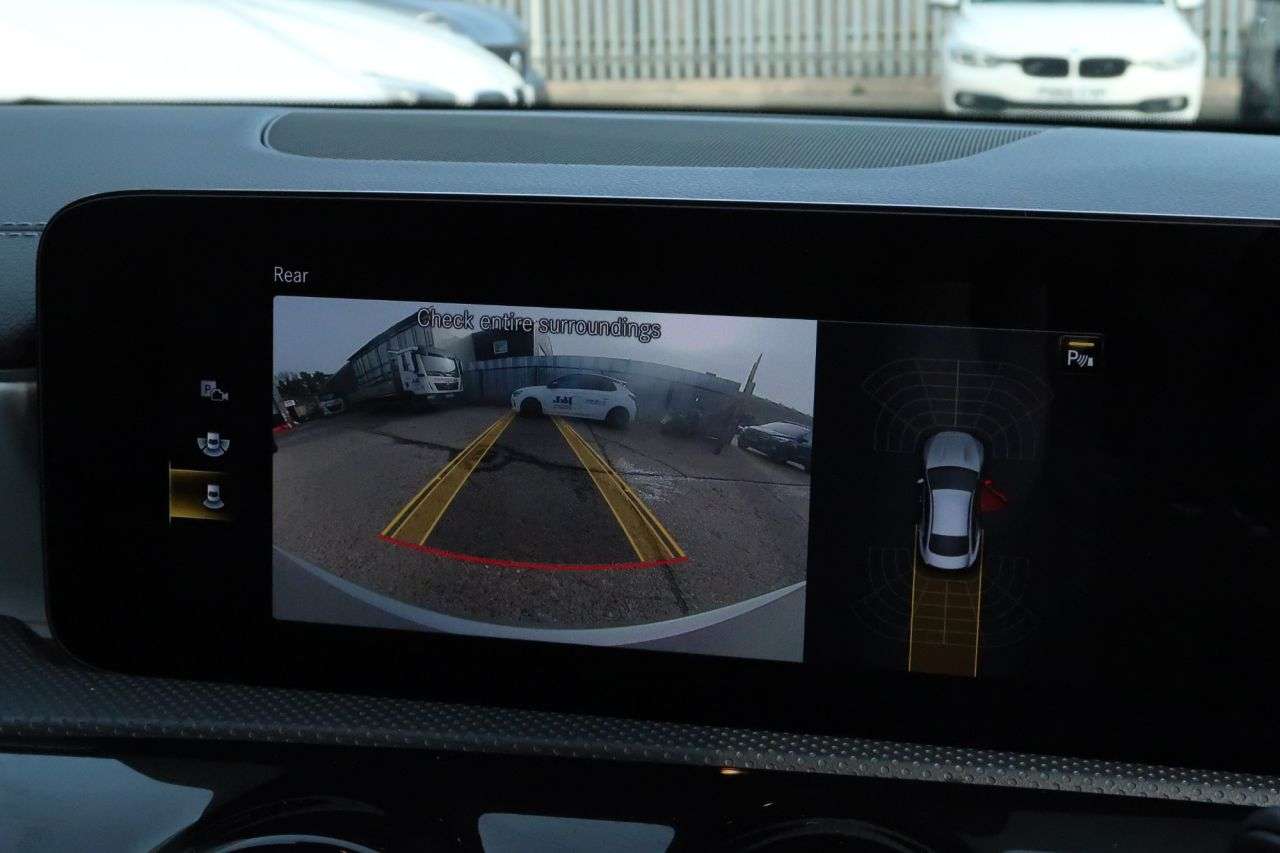 null MERCEDES-BENZ CLA null MERCEDES-BENZ CLA