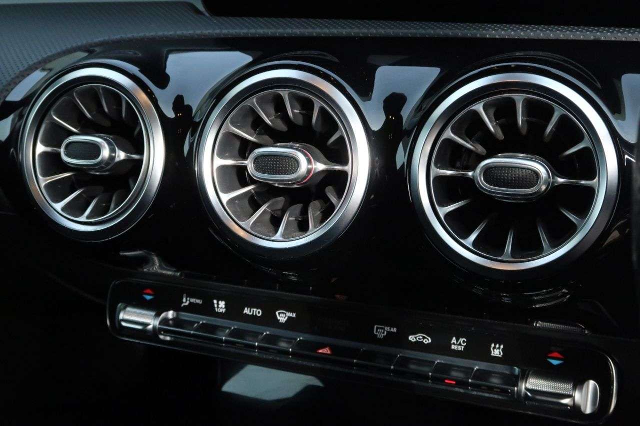 null MERCEDES-BENZ CLA null MERCEDES-BENZ CLA