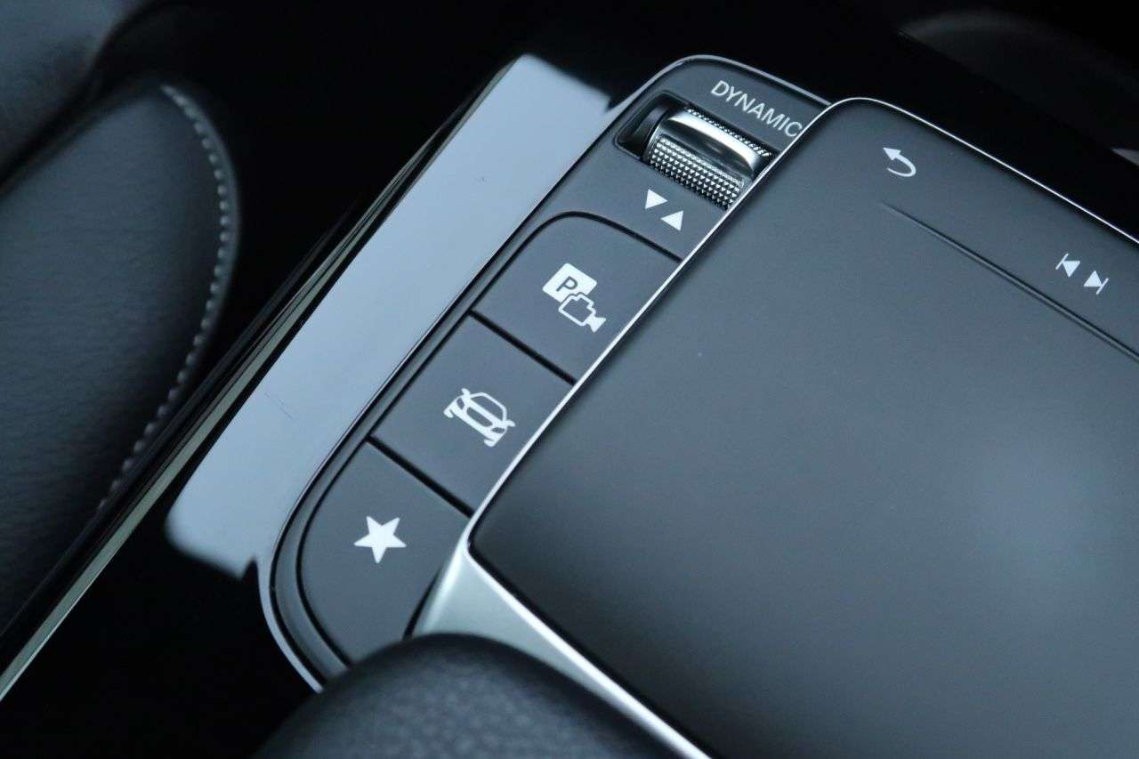 null MERCEDES-BENZ CLA null MERCEDES-BENZ CLA