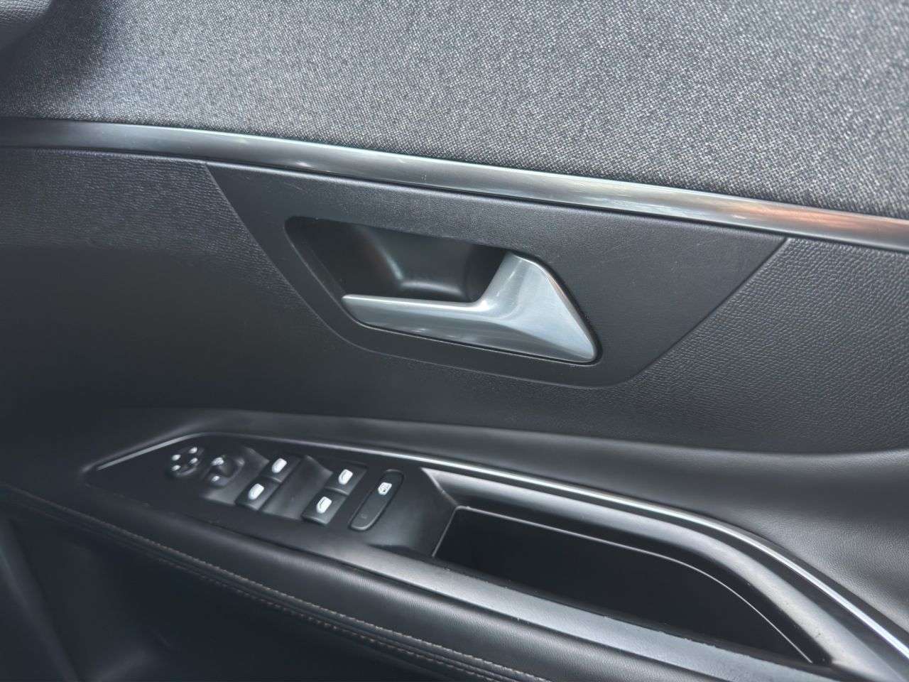 2017 PEUGEOT 3008 2017 PEUGEOT 3008