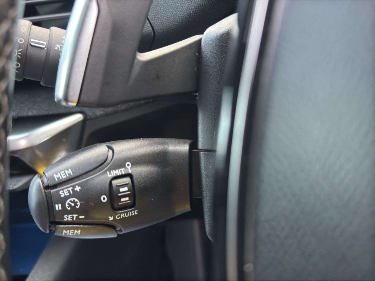 2017 PEUGEOT 3008 2017 PEUGEOT 3008