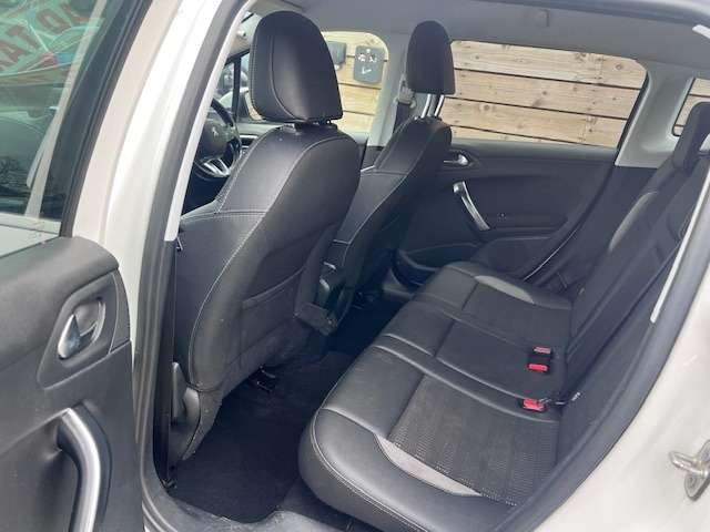 2017 PEUGEOT 2008 2017 PEUGEOT 2008